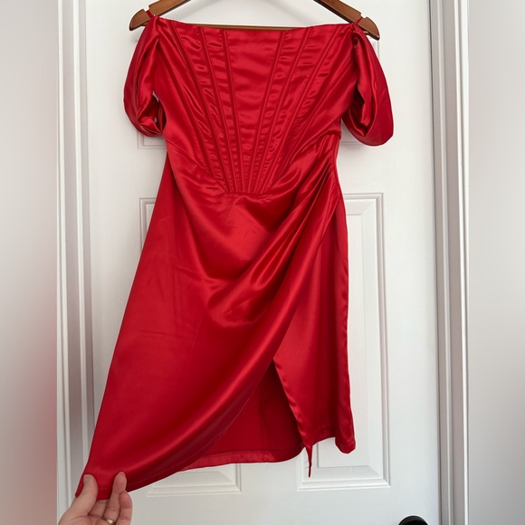 Sexy Red Dress, corset boning, strapless, off-shoulder draping.Size Large/XL - Picture 3 of 5